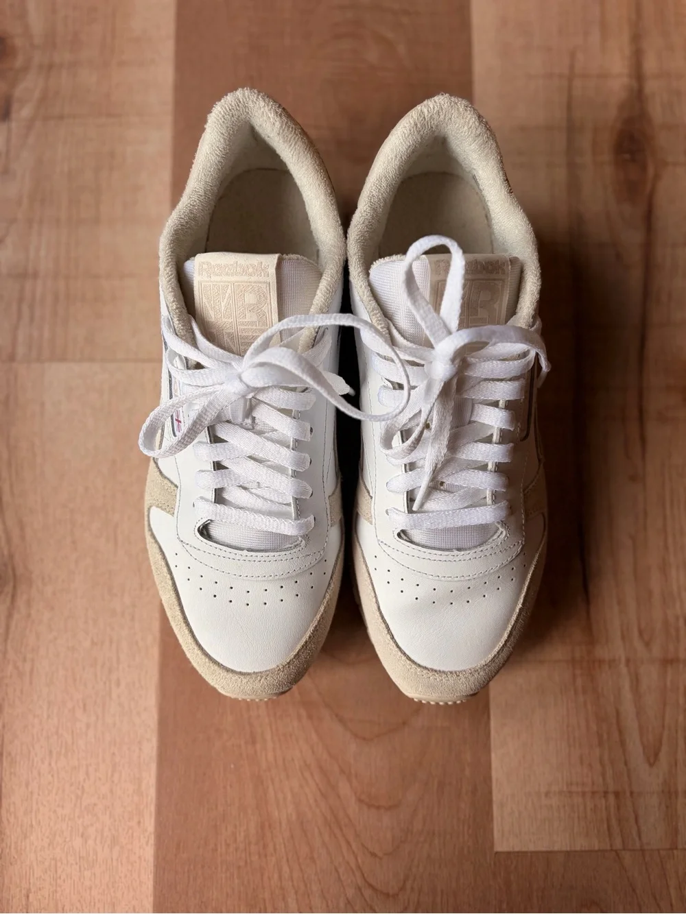Reebok Women’s Classic Leather & Suede White Stucco Sneakers Size 8.5